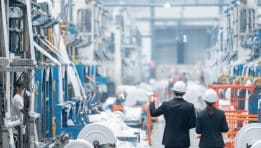 SKN | מפעלי אסיה נחלשים כאשר המכסים של ארה”ב פוגעים בהזמנות – אזהרה לשרשראות האספקה הגלובליות?