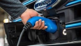 SKN | האם המעבר האסטרטגי של פורד חזרה לדגמי בנזין יוכל לשמור על תנופת הצמיחה שלה?