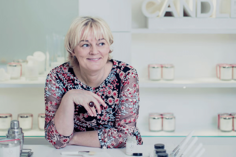 SKN | איך אישה אחת הפכה ממפרנסת משפחתית בגיל 11 למובילה עולמית בענף הבישום