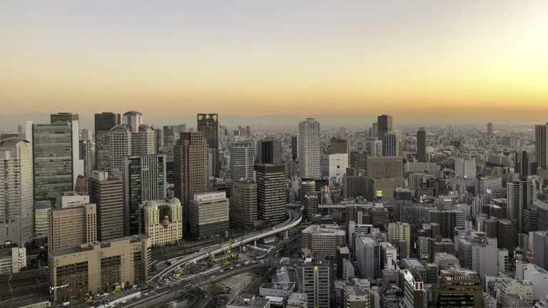 SKN | שווקי אסיה עולים במתינות במסחר הבוקר של יום שישי, כאשר תיאבון הסיכון נותר יציב