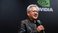 SKN | מנכ”ל Nvidia ג’נסן הואנג מצביע על ביקוש חזק לשבבי AI מדגם Blackwell ככל שהמרוץ למרכזי נתונים מתגבר