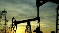 SKN | הנפט בדרך לירידה חודשית רביעית ברציפות כאשר עודף ההיצע הגלובלי גדל ומסחר WTI מתחדש