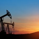 SKN | הנפט נותר יציב כאשר רכישות הנפט הגולמי של הודו מאזנות את סיכוני ההיצע בעקבות תקיפות אוקראינה–רוסיה