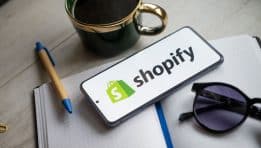 SKN | Shopify ממשיכה לצמוח: האם ההכנסות והרווחיות ימשיכו להפתיע ברבעון הרביעי?