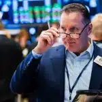 SKN | מדד S&P 500 מנווט תנודתיות שבועית: חוסן על רקע תיקון סלקטיבי בשוק