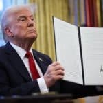 ‏SKN | טראמפ מודה שאמריקאים משלמים “משהו” עבור המכסים כאשר בחינת בית המשפט העליון מתקרבת