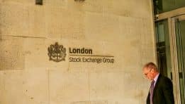 SKN | סקירה שבועית FTSE 100: מניות הבלו-צ’יפ של לונדון לוטשות עיניים לשיאים חדשים (24–28 בנובמבר, 2025)