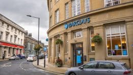 SKN – בינה מלאכותית במוזיקה: מדוע ברקליס רואה “אזור סכנה” לחברות התקליטים