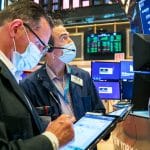 SKN | שווקי ארה״ב ננעלים במגמה מעורבת כאשר המשקיעים עוצרים סמוך לרמות שיא