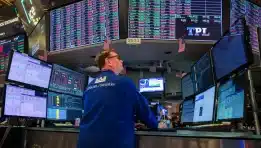 SKN | שווקי ארה״ב מטפסים בעדינות בעוד התנודתיות יורדת והסנטימנט הגלובלי משתפר בתחילת דצמבר