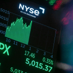 SKN | מדד S&P 500 בשיא היסטורי: האם השוק מאותת על ביטחון או על שאננות לקראת 2026?