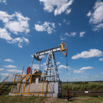 SKN | האם ייצוב מחירי הנפט מסמן נקודת מפנה — או מעמיק את חששות היתר־היצע?