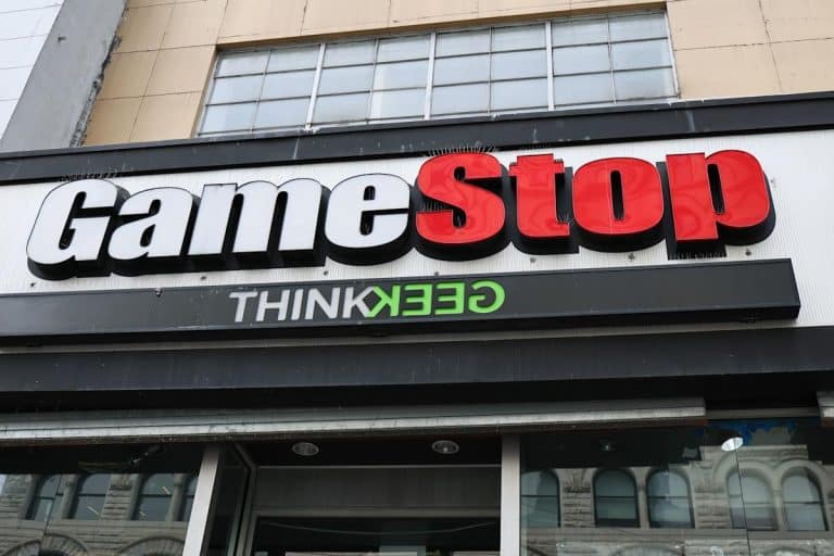 SKN | האם GameStop תצליח לשרוד את המעבר לעידן הדיגיטלי כאשר החמצות ההכנסות נערמות?