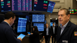 SKN | שווקי ארה״ב ננעלו במגמה מעורבת כאשר מניות הענק נסוגו והעצבנות בשווקים גברה