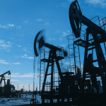 SKN | האם שוקי הנפט נכנסים לשלב תנודתי חדש כאשר שיחות השלום חוזרות למרכז תשומת הלב של המשקיעים