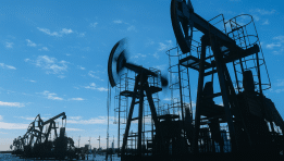 SKN | האם שוקי הנפט נכנסים לשלב תנודתי חדש כאשר שיחות השלום חוזרות למרכז תשומת הלב של המשקיעים