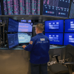 SKN | שווקי ארה״ב רושמים עליות כאשר הדאו מוביל את הגains וה־VIX יורד לשפל חדש