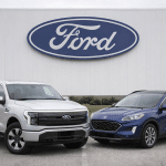 SKN | תפנית אסטרטגית בפורד (F): מחיקת ענק של 19.5 מיליארד דולר וזניחת ה-EV המלא לטובת היברידיות