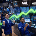 SKN | שוקי ארה״ב מתאוששים: הטכנולוגיה מובילה את הראלי והוולאטיליות נרגעת