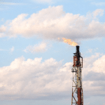 SKN | האם הנפט יכול לשמר את פרמיית הסיכון הגיאופוליטית שלו כאשר סיכוני עודף היצע מתקרבים לשנת 2026?