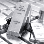 SKN | האם הכסף נכנס לסופר־מחזור חדש לאחר זינוק לשיאים היסטוריים מעל 72 דולר?