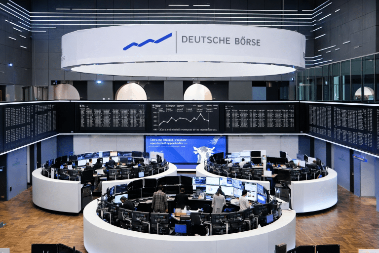 SKN | האם הרוגע של סוף השנה באירופה יכול להחזיק מעמד כאשר התחזקות המטבעות מעצבת את ביצועי המניות?