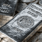 SKN | האם הכסף נכנס לסופר־מחזור חדש כאשר המחירים מתייצבים סמוך לשיאים היסטוריים?