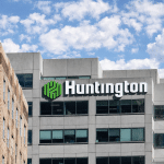 SKN | האם צינור מיזוגי הבנקים בארה״ב נפתח מחדש? עסקת ה־7.4 מיליארד דולר של הנטינגטון וקיידנס מקבלת את האישור הרגולטורי האחרון