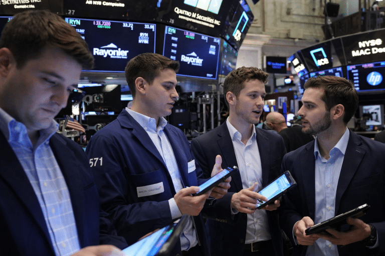 SKN | החוזים העתידיים בארה״ב נחלשים לאחר מפולת בטכנולוגיה: האם עסקת ה-AI מאבדת מהברק שלה?