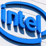 SKN | מניית אינטל מטפסת קלות כאשר המשקיעים שוקלים את תחזית הרווחים והערכת השווי