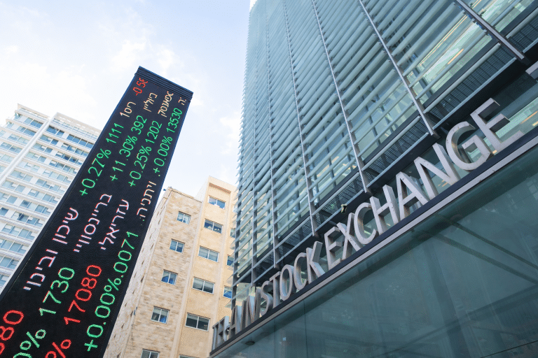 SKN | סגירת שוק ישראל: המניות ננעלו בירידות כאשר מכירות בשלב המאוחר לחצו על מדדי תל אביב