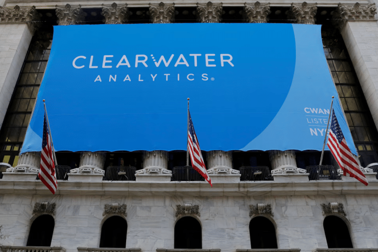 SKN | מניית Clearwater Analytics מזנקת ביותר מ־8% כאשר תנופת הרווחים וצמיחת ההכנסות מחזקות את התחזית ארוכת הטווח