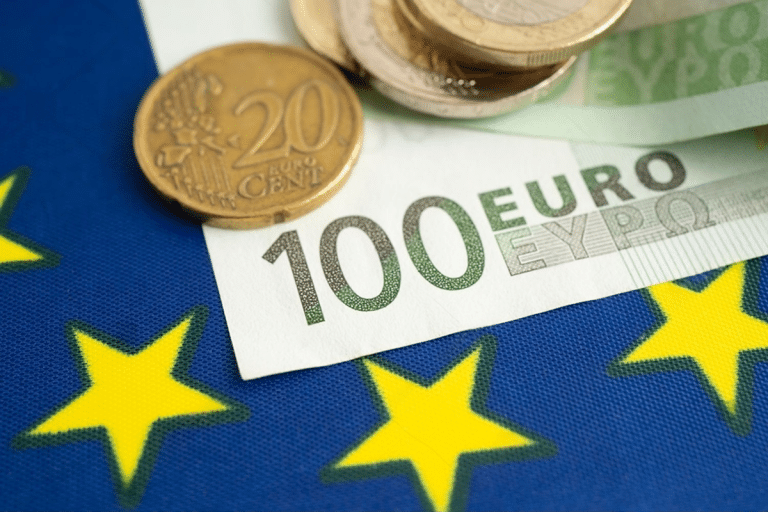 SKN | שווקי אירופה ננעלים בעליות כאשר ראלי רחב מעלה את המדדים המרכזיים והמטבעות מתחזקים