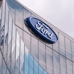 SKN | פורד רושמת מחיקה של 19.5 מיליארד דולר כאשר מעבר להיברידיים כופה איפוס אסטרטגיית הרכב החשמלי