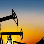 SKN | מחירי הנפט עולים על רקע מתיחות בין ארה”ב לוונצואלה — אך עדיין בדרך לירידה שבועית