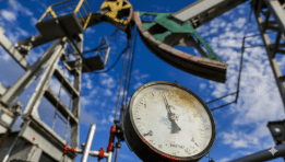 SKN | האם הנפט יכול לשמור על המומנטום שלו כאשר גיאופוליטיקה מתנגשת עם עודף עולמי הולך וגדל?