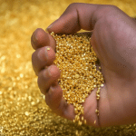 SKN | הזהב מתקרב לשיאים חדשים כאשר ציפיות הריבית וגידור סיכונים מניעים מומנטום מחודש