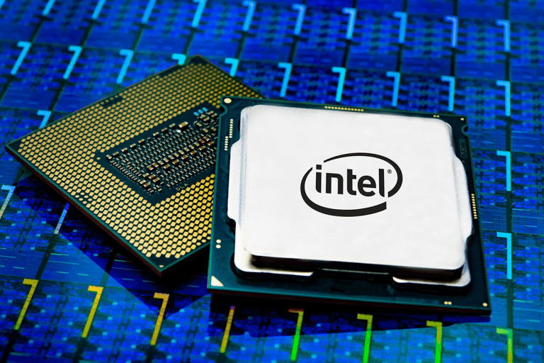 SKN | מניית אינטל מזנקת בעקבות דיווחים כי תספק שבבים לאפל, ומחדשת שותפות טכנולוגית אסטרטגית