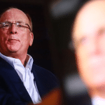 SKN | Larry Fink מרכך את עמדתו לגבי קריפטו כשה־Bitcoin ETF של BlackRock הופך לגדול ביותר בארה״ב