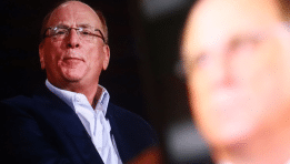SKN | Larry Fink מרכך את עמדתו לגבי קריפטו כשה־Bitcoin ETF של BlackRock הופך לגדול ביותר בארה״ב