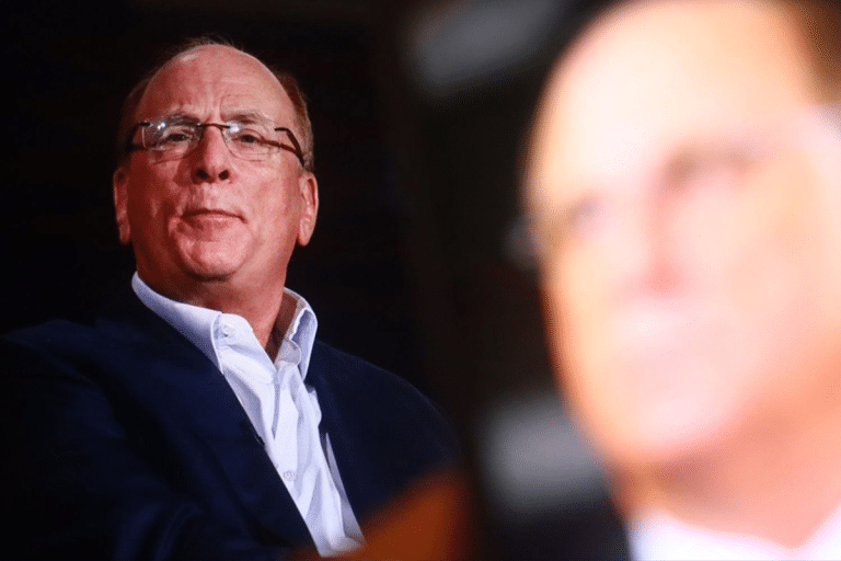 SKN | Larry Fink מרכך את עמדתו לגבי קריפטו כשה־Bitcoin ETF של BlackRock הופך לגדול ביותר בארה״ב