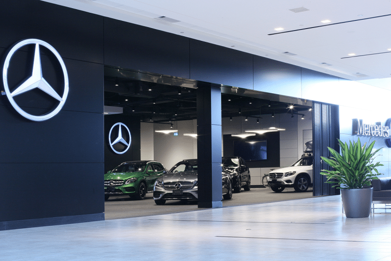 SKN | מרצדס מגיעה להסדר של 150 מיליון דולר עם מדינות בארה״ב — סגירת פרק בפרשת פליטות הדיזל?