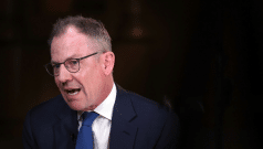 SKN | האם הפד הדובי יכול לסיים את הראלי? מייקל הארטנט מבנק אוף אמריקה מזהיר: הורדות ריבית עלולות לפגוע בשווקים