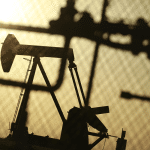 SKN | מחירי הנפט צונחים לשפל של ארבע שנים כאשר שוק “מוצף בצורה כמעט קריקטורית” לוחץ על המחירים