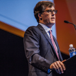 SKN | מדוע פיליפ לאפון ריכז שליש מתיק ההשקעות שלו בשש מובילות בינה מלאכותית לקראת 2026