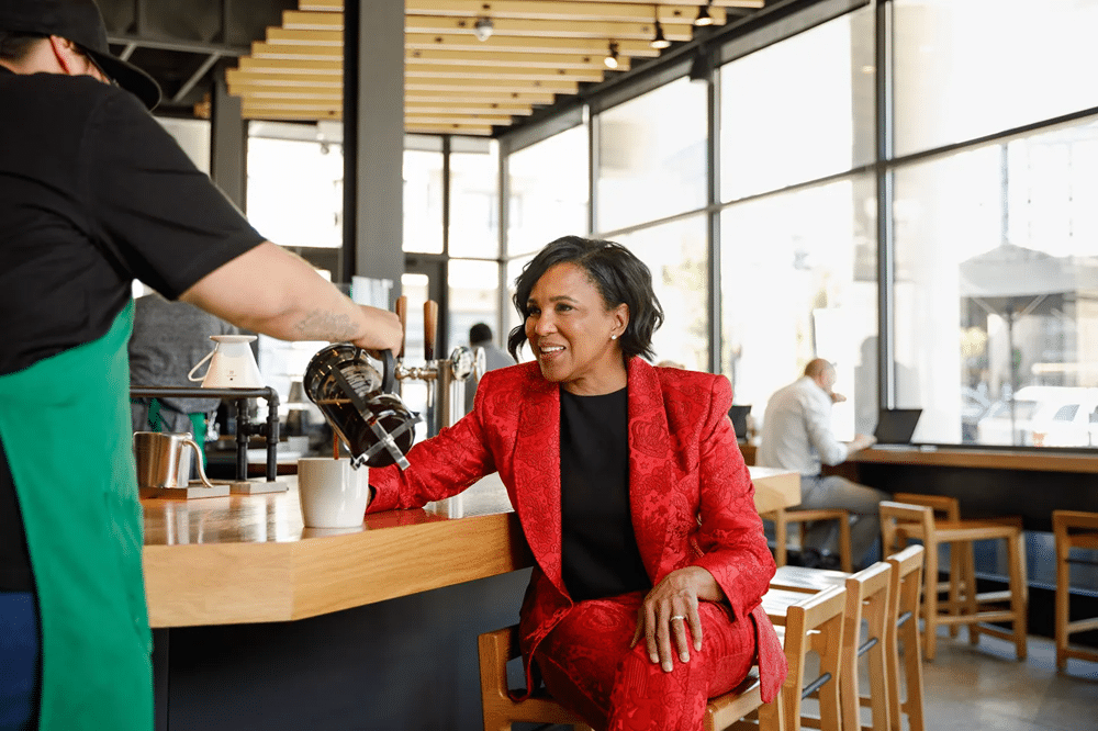 SKN | האם ה-CTO החדש של סטארבקס יכול להאיץ את המפנה שלה בעידן הקפה הדיגיטלי?