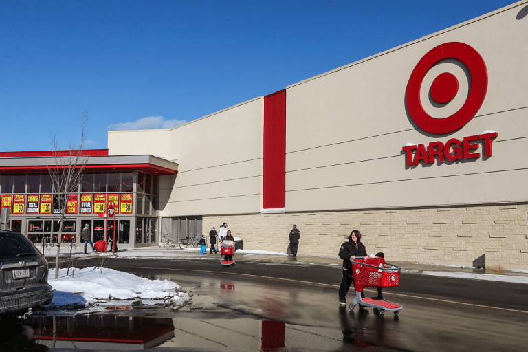 SKN | טארגט מהמרת על תחיית “טאר-ז׳ה” כאשר תצוגה מקדימה בניו יורק מאותתת על איפוס מותג