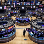 SKN | שווקי ארה״ב במגמה מעורבת כאשר ראלי המניות הקטנות מתנגש בחולשת הטכנולוגיה לקראת המסחר ביום חמישי