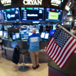 SKN | שווקי ארה״ב נפתחים במגמה מעורבת כאשר התנודתיות עולה והעליות במדדים מצטמצמות