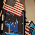 SKN | שווקי ארה״ב נחלשים כאשר התנודתיות מזנקת ותיאבון הסיכון נחלש לקראת סוף השנה